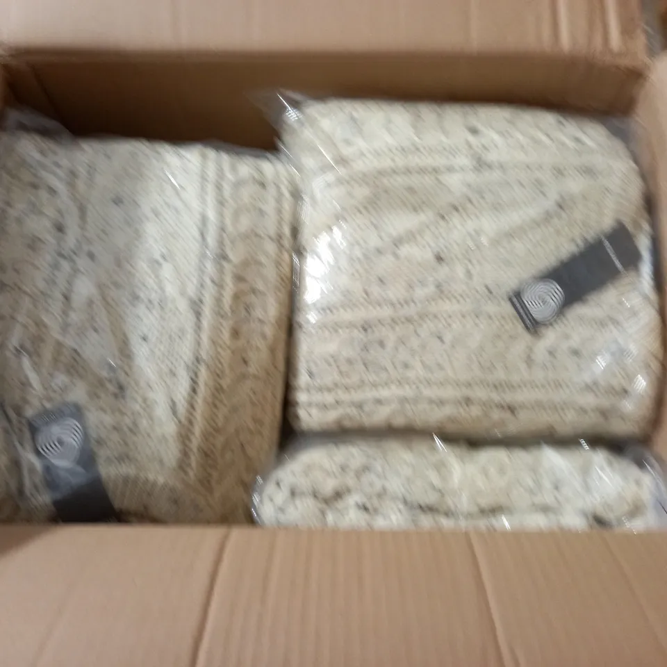 LOT OF 10 AS NEW PURE NEW WOOL KNITTED CREW JUMPERS IN ECRU - ALL L