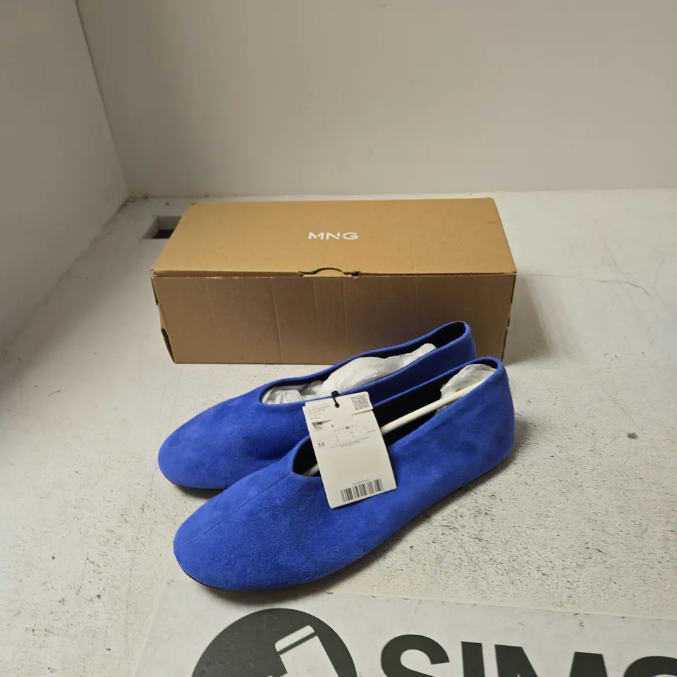 MANGO (MNG) WOMEN'S BLUE SUEDE BALLET FLATS – UK 6 (EU 39)