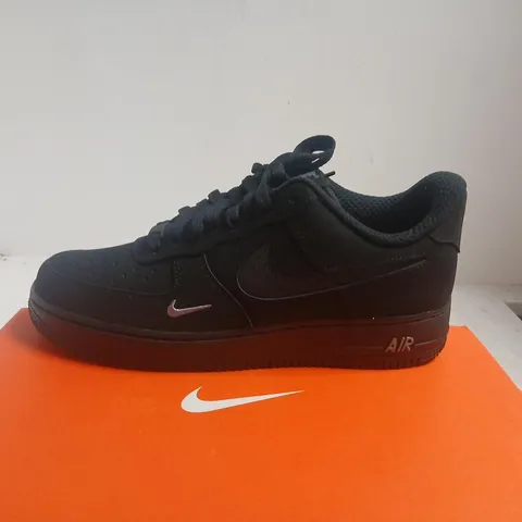 NIKE AIR FORCE 1 '07 LV8 – BLACK/COOL GREY, UK 7 (US 8) — BOXED