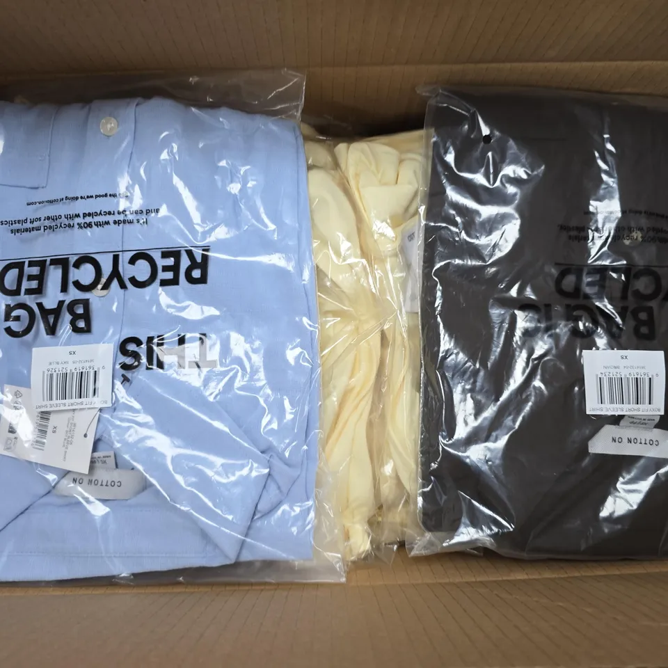 APPROXIMATELY 25 ASSORTED CLOTHING ITEMS IN VARIOUS SIZES, COLOURS & STYLES TO INCLUDE KAIA TEXTURED HALTER, BOXY FIT SHORT SLEEVE SHIRT, MARLO WRAP TANK, ETC