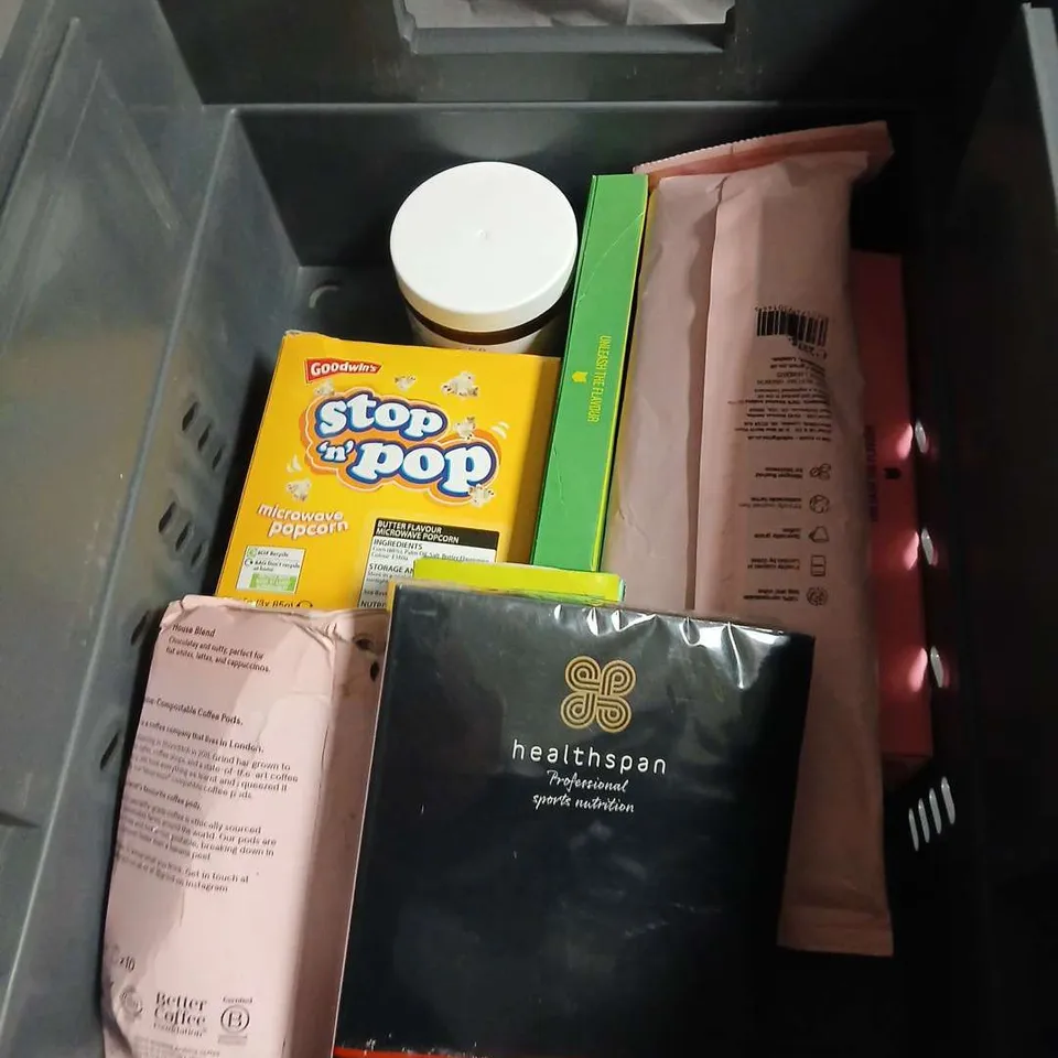 BOX OF APPROXIMATELY 11 ASSORTED FOOD ITEMS INCLUDING  KIND BARS, STOP ’N POP POPCORN, SIMPLY COOK CUBAN MOJO PASTA AND JAPANESE SEARED STEAK KITS