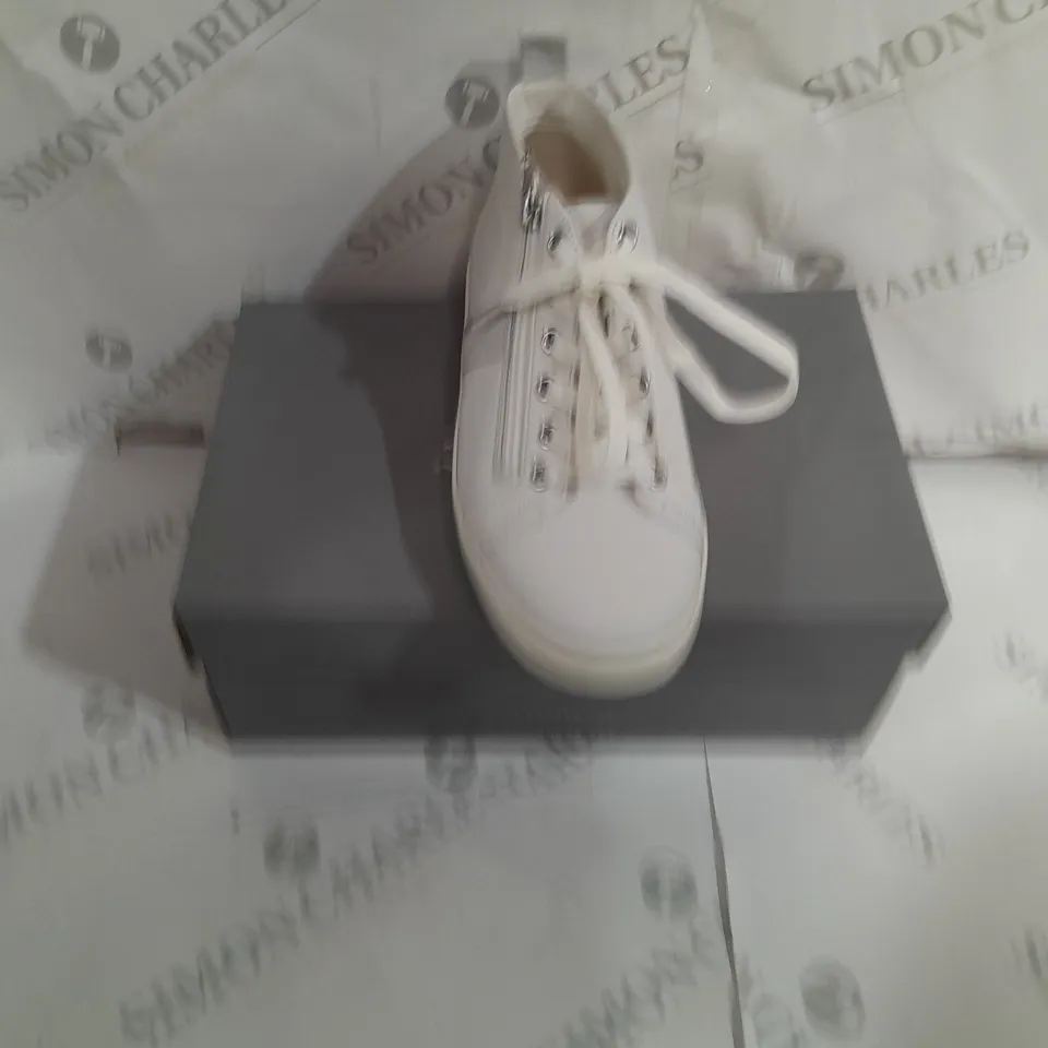 BOXED VIONIC AURA STEVIE CASUAL TRAINERS SIZE 6