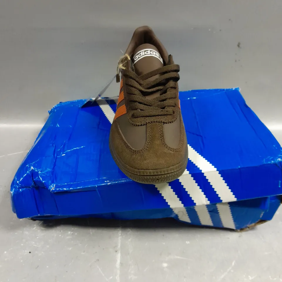BOXED PAIR OF ADIDAS ORIGINALS LACE UP TRAINERS - 3.5