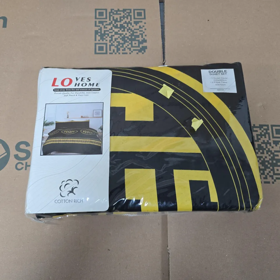 LOVES HOME DOUBLE DUVET SET IN BLACK/YELLOW