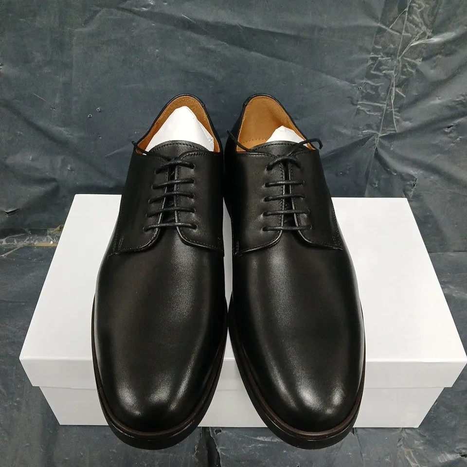 BOXED PAIR OF RUSSELL AND BROMLEY CHESNEY SHOES - UK SIZE 43