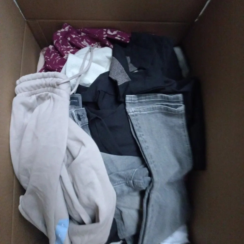 LARGE BOX OF APPROXIMATELY 25 ASSORTED CLOTHING ITEMS IN VARIOUS COLOURS, STYLES AND SIZES - COLLECTION ONLY