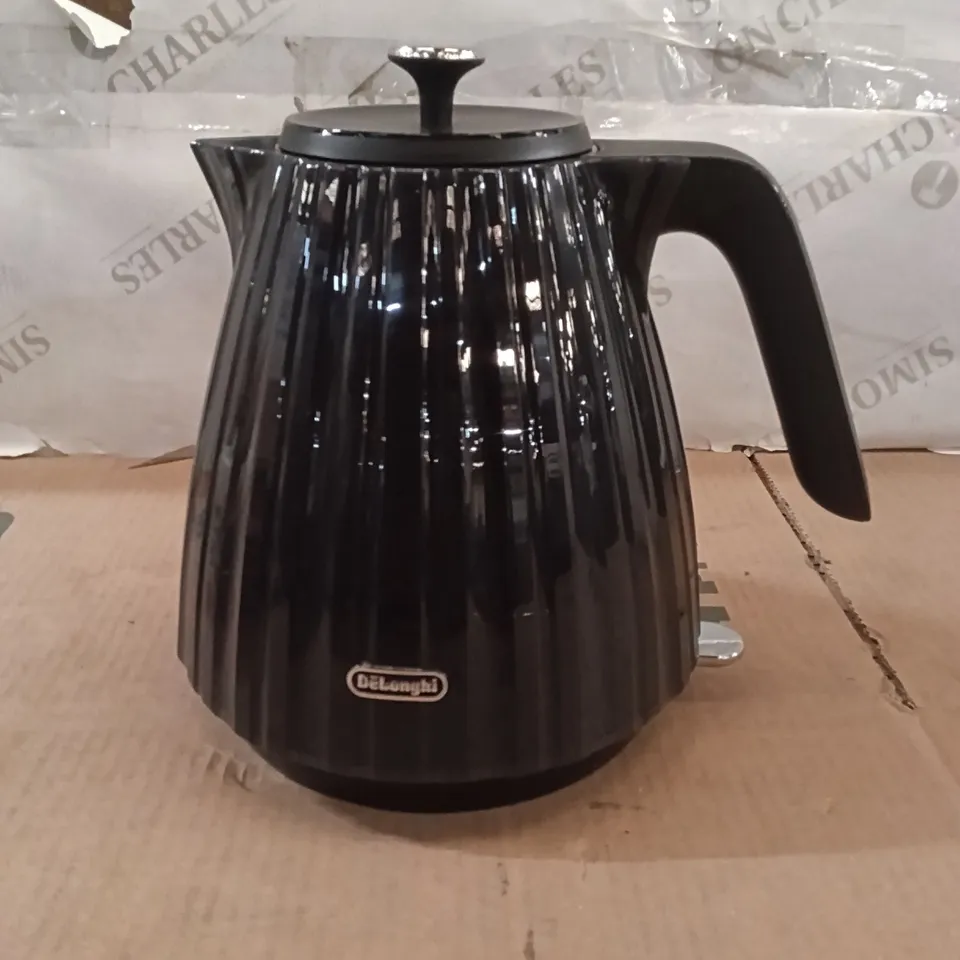 BOXED DELONGHI BALLERINA 1.7L KETTLE BLACK - KBD3001.BK