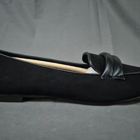 BOXED PAIR OF EVERYDAY LOAFERS IN BLACK SIZE 6