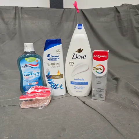 APPROXIMATELY 20 ASSORTED HEALTH & BEAUTY PRODUCTS TO INCLUDE DOVE BODY WASH, COLGATE TOOTHPASTE AND HAIR CLIPS
