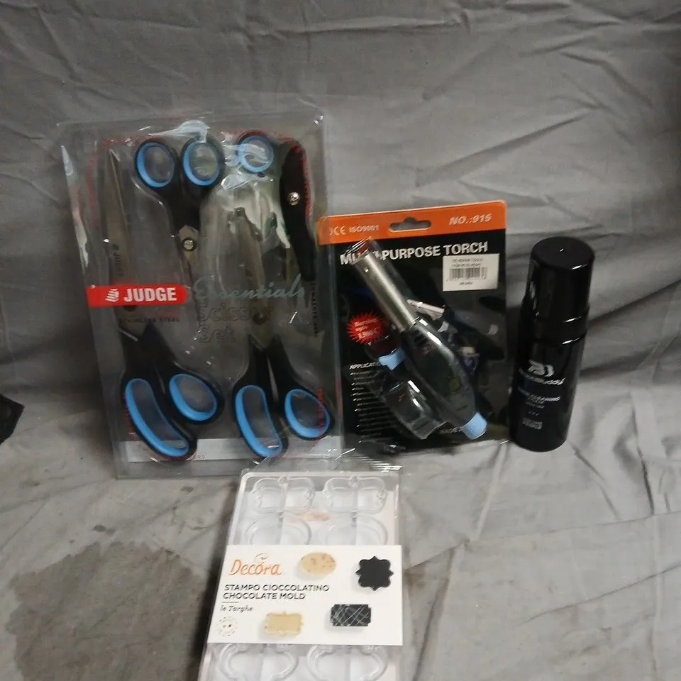 APPROXIMATEY 15 HOUSEHOLD ITEMS TO INCLUDE ESSENTIALS SCISSOR SET, CHOCOLATE MOLD AND BOOT BUDDY SHOE CLEANING FOAM