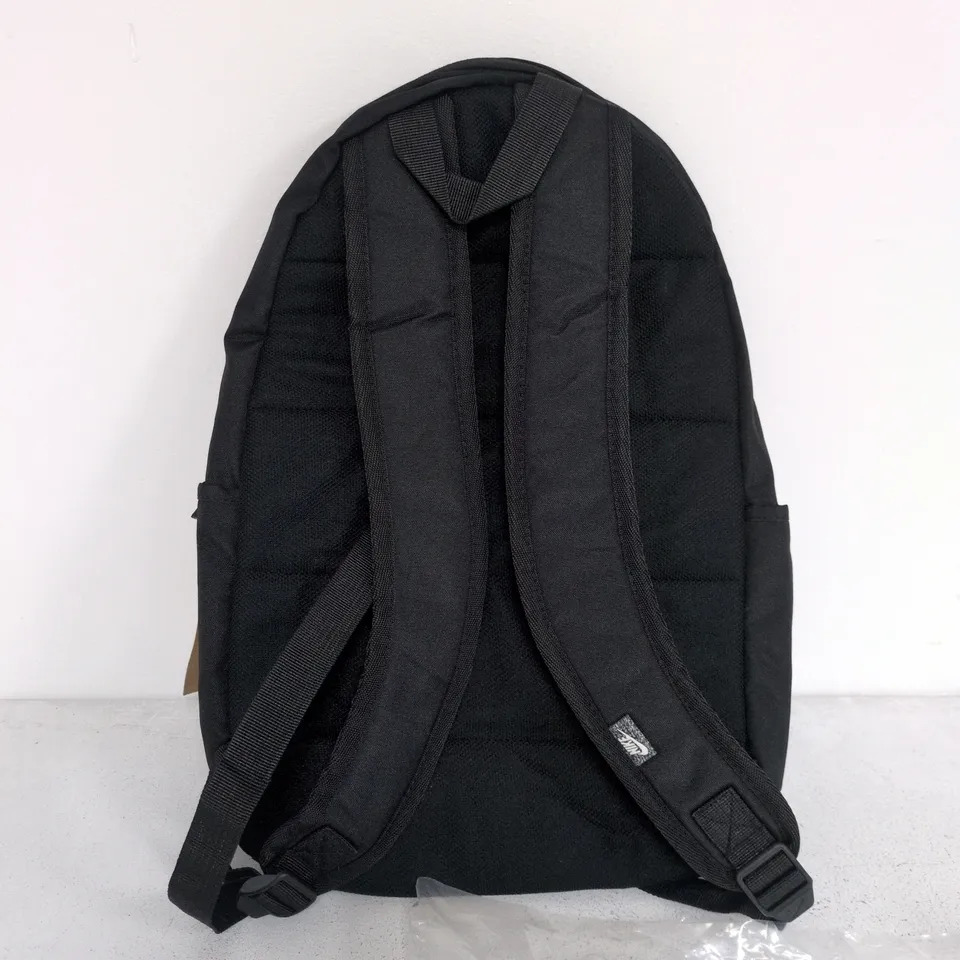 NIKE 21L BLACK BACKPACK