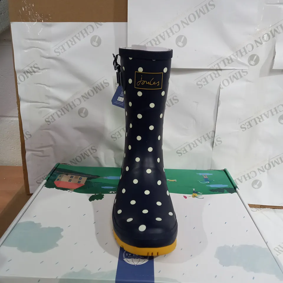 PAIR OF JOULES MOLLY WELLY IN NAVY/WHITE/YELLOW - UK SIZE 8 