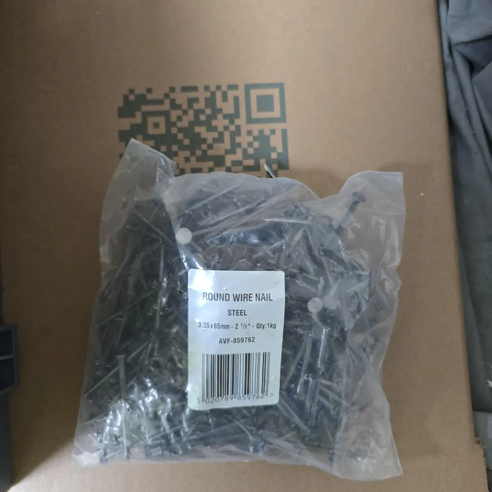 TOTE OF APPROXIMATELY 30 ASSORTED NAILS/SCREWS AND NUTS TO INCLUDE: STEEL ROUND WIRE NAIL 