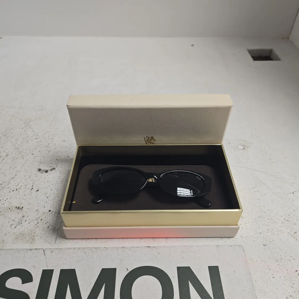 PRAGNELL SUNGLASSES – BLACK FRAME