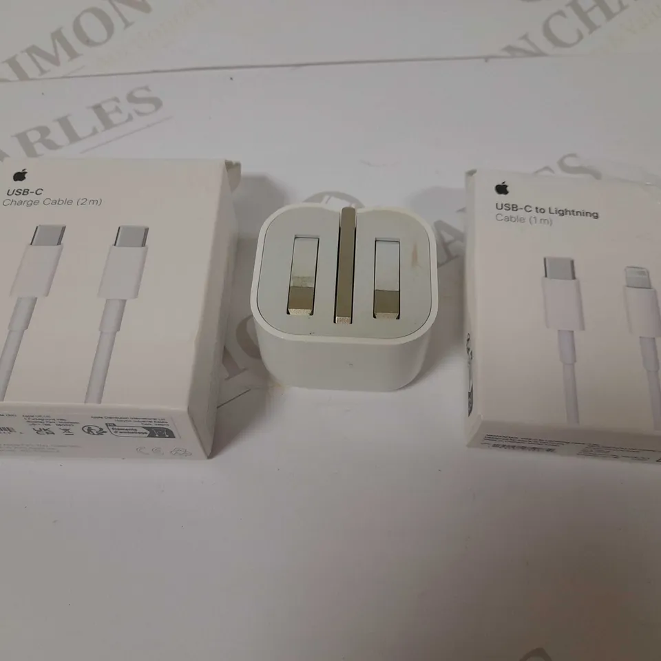 5 ASSORTED APPLE PRODUCTS TO INCLUDE; USB-C TO LIGHTNING CABLE AND PLUG