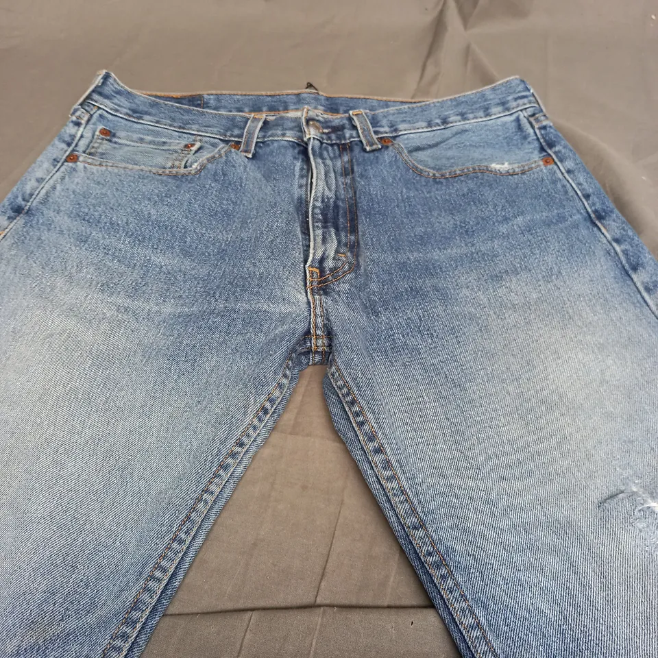 LEVI 505 LIGHT DENIM JEANS - W34 L32