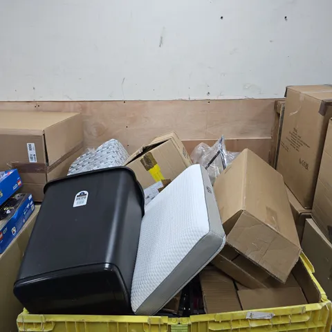 A PALLET CONTAINING A LARGE AMOUNT OF ASSORTED ITEMS TO INCLUDE PILLOW, SWING TOP BIN, NEW DESIGN SHOE RACK ETC