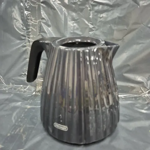 DELONGHI KETTLE IN BLACK