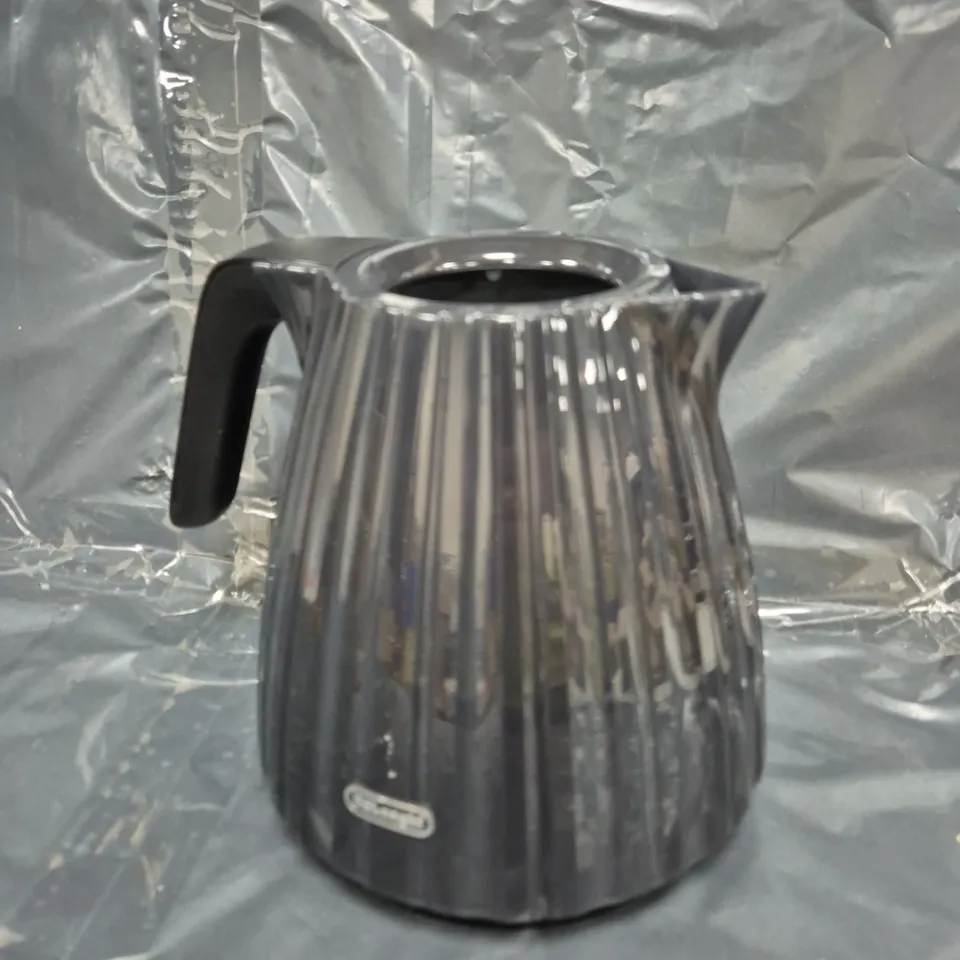 DELONGHI KETTLE IN BLACK