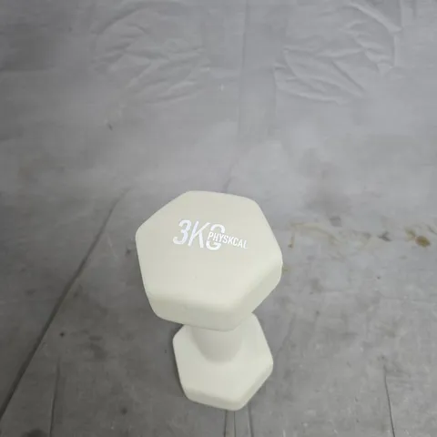 BOX OF APPROXIMATELY 15 ASSORTED ITEMS TO INCLUDE: 3KG WEIGHT AND BOLSIUS CANDLES