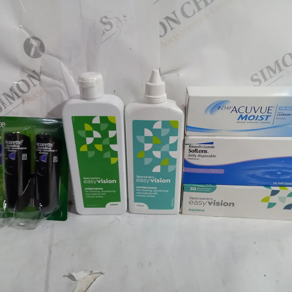 BOX OF APPROX 15 ASSORTED VISION CARE ITEMS TO INCLUDE -  SPECSAVERS EASY VISION UNIPURPOSE - ACUVUE MOIST - SPECSAVERS EASY VISION AQULANE ECT