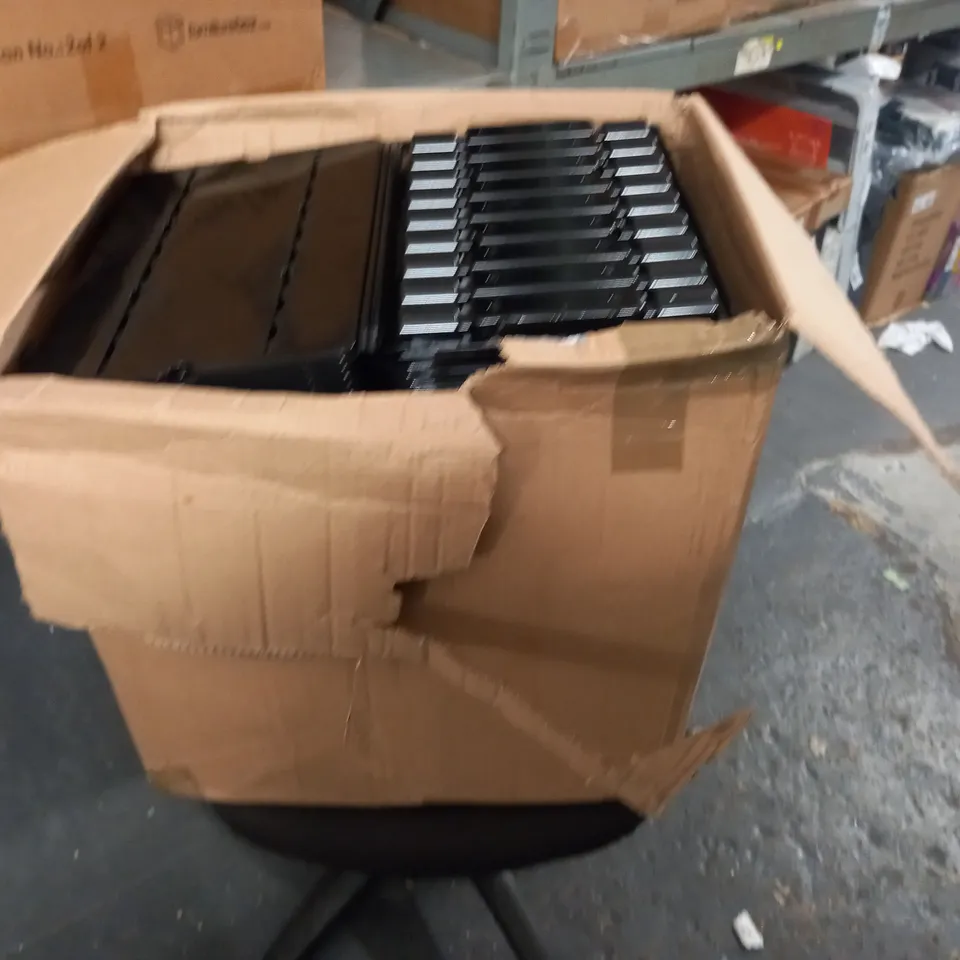 LARGE QUANTITY OF ASSORTED BLACK TRAYS