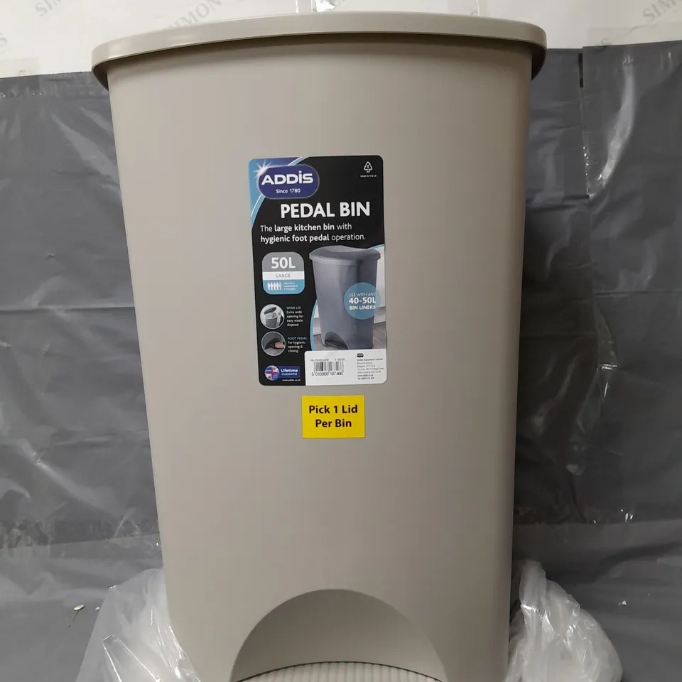 GRADE 1 ADDIS PLASTIC 50 LITRE PEDAL BIN  RRP £29.99