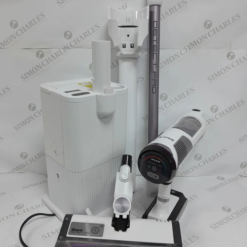 BOXED SHARK CORDLESS DETECT PRO VACUUM CLEANER 