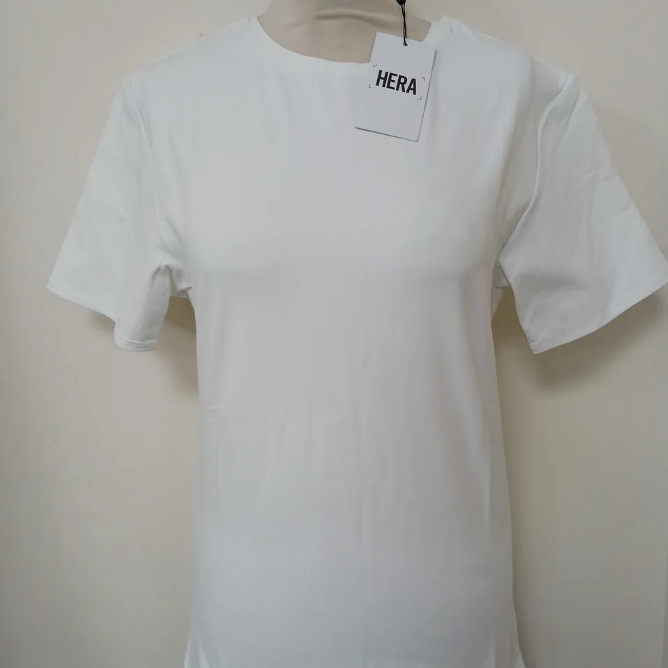 HERA WOMENS ESSENTIAL T-SHIRT IN WHITE - SIZE XXL