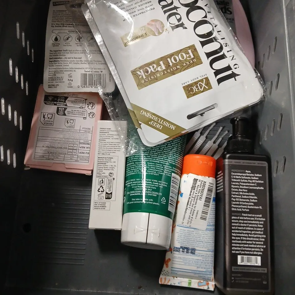 APPROXIMATEY 20 ASSORTED HEALTH AND BEAUTY PRODUCTS TO INCLUDE - SLICK GORILLA SEA SALT SPRAY - BYOMA MILKY TONER - THE BEARD STRUGGLE RADIANCE BEARD WASH - ETC