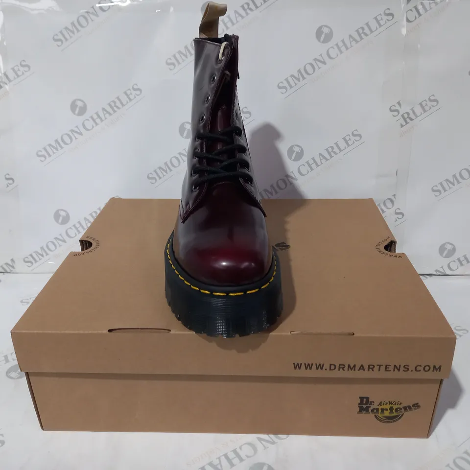 BOXED PAIR OF DR MARTENS V JADON II BOOTS IN CHERRY RED UK SIZE 8
