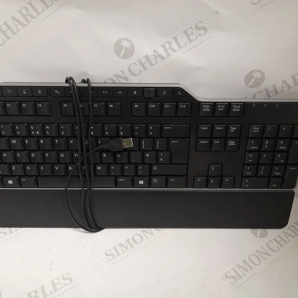 BOX OF APPROXIMATELY 15 ASSORTED KEYBOARDS OF VARYING MODELS TO CONTAIN LOGITECH, HP ETC	