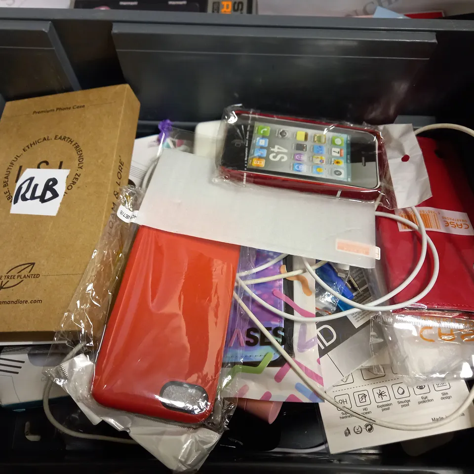 BOX OF APPROX 10 ITEMS INCLUDING ASSORTED PHONE CASES, SCREEN PROTECTORS AND CABLES