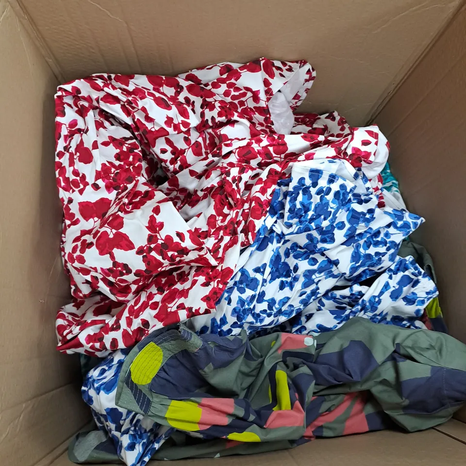 LARGE BOX OF ASSORTED CLOTHING ITEMS IN VARIOUS SIZES, COLOUR AND STYLE