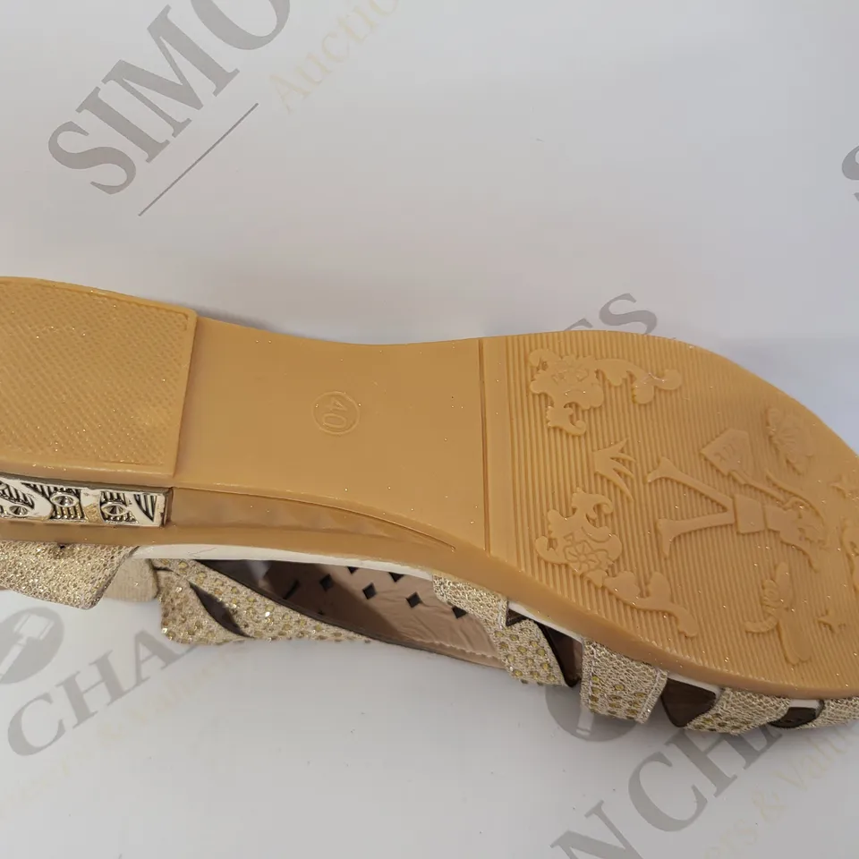 BAGGED BROWN/NATURAL JEWELLED FLAT SANDALS - SIZE 40
