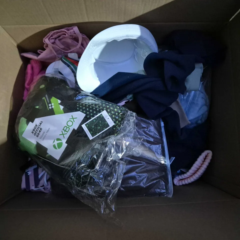 APPROXIMATELY 25 ASSORTED KIDS CLOTHING ITEMS IN VARIOUS SIZES, STYLES & COLOURS TO INCLUDE BRANDS SUCH AS M&S, XBOX, POLARN O PYRET, ETC - COLLECTION ONLY