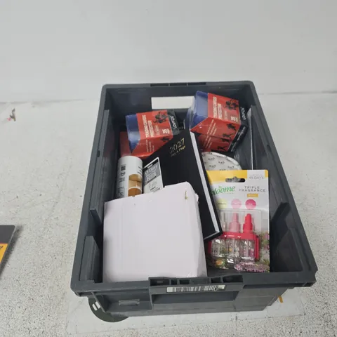 TOTE OF APPROXIMATELY 12 ASSORTED ITEMS TO INCLUDE: LIGHT STEEL KEEL CLAMP