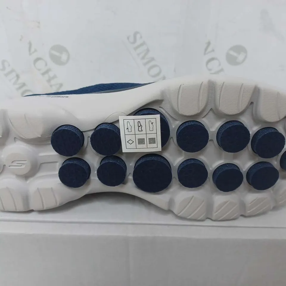 SKETCHERS GO WALK 6 TRAINERS IN NAVY - SIZE UK 6