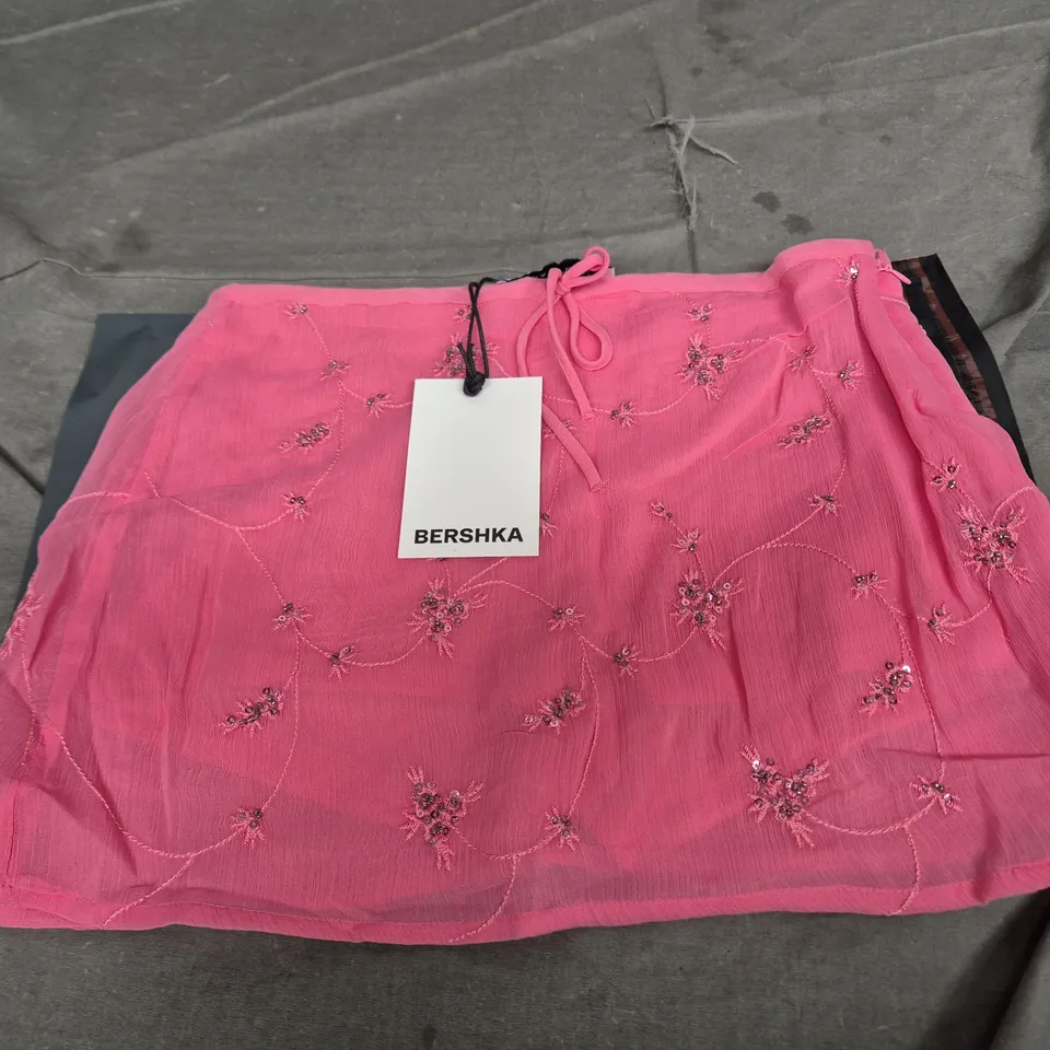 BERSHKA PINK EMBROIDERED SHEER MINI SKIRT – UK 6 (XS)