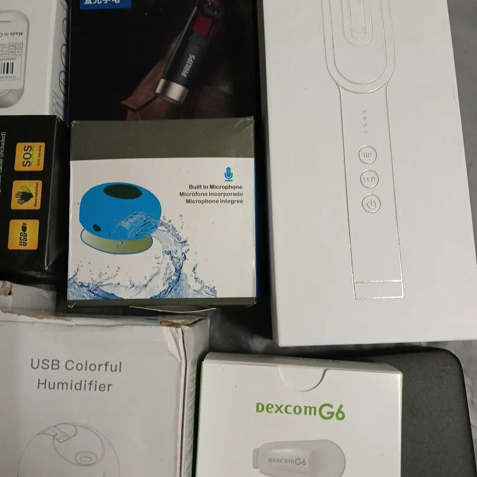 LOT OF 13 ASSORTED ITEMS TO INCLUDE PHILIPS MINI TORCH, AQUALISA SMART REMOTE AND USB HEADLAMP