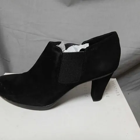 GEOX INSPIRE A GOAT SUEDE ANKLE BOOTS – UK 7.5 (EU 41)