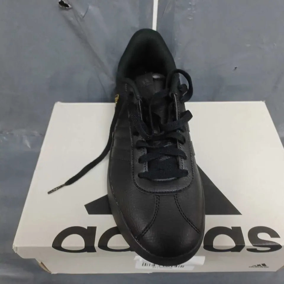 BOXED PAIR OF ADIDAS VL COURT 3.0 TRAINERS IN BLACK SIZE 7