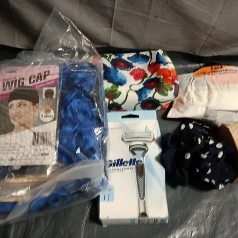 APPROXIMATELY 15 ASSORTED HEALTH & BEAUTY PRODUCTS TO INCLUDE WIGS, GILLETE AND MAKE UP BAGS