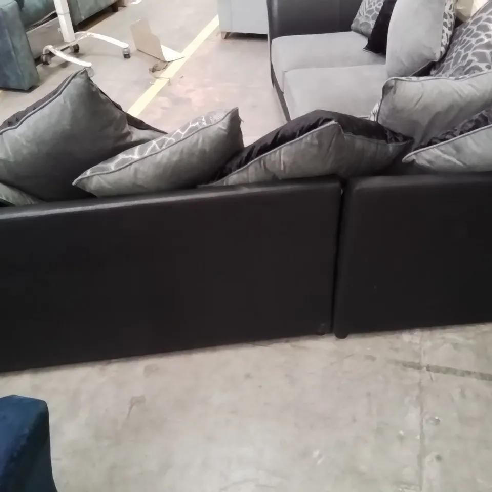 QUALITY DESIGNER FABRIC UPHOLSTERED GREY/BACK CORNER SOFA WITH SCATTER CUSHIONS 