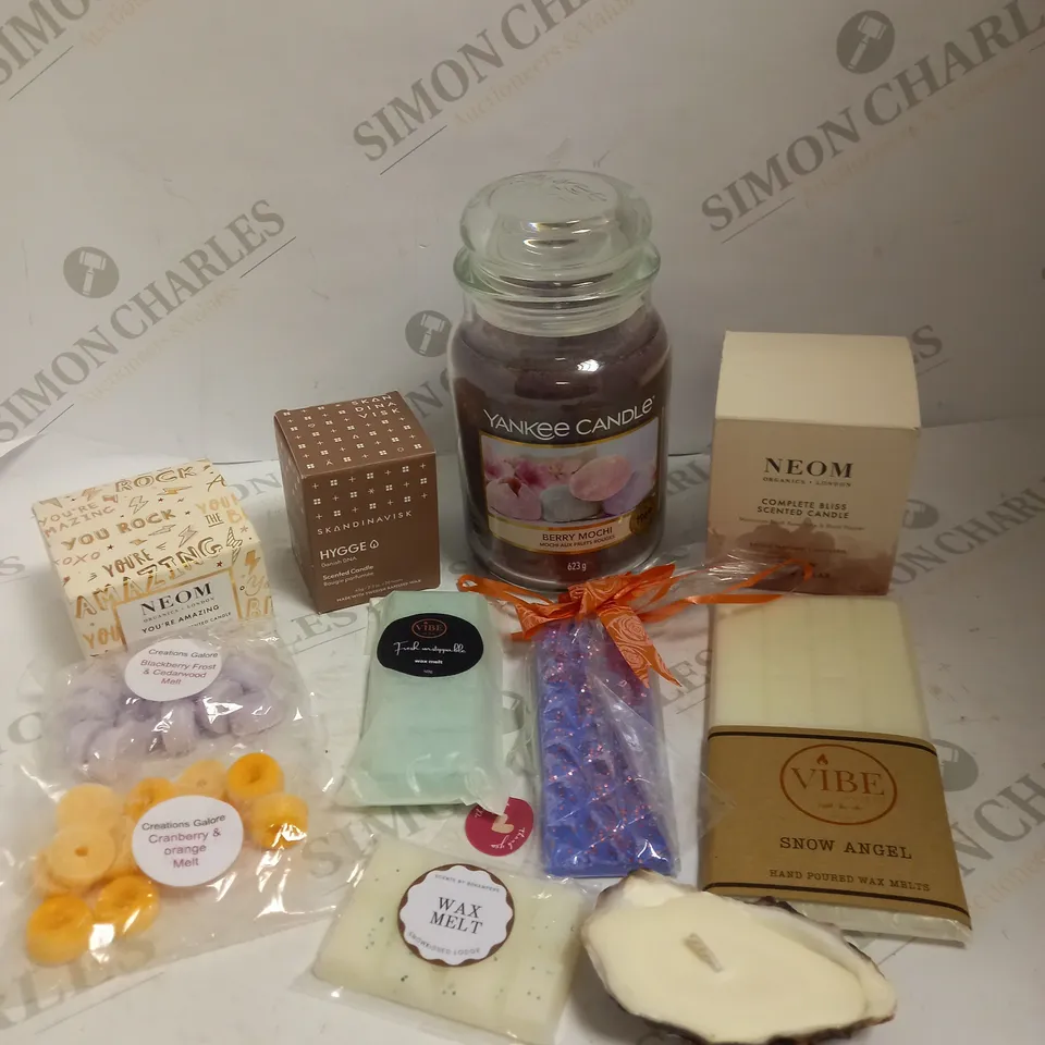 BOX OF APPROXIMATELY 20 ASSORTED SCENTED CANDLE & WAX MELTING PRODUCTS