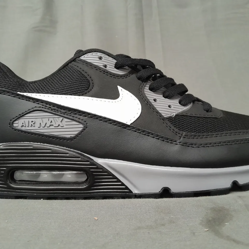 PAIR OF NIKE AIR SHOES IN BLACK/GREY UK SIZE 9