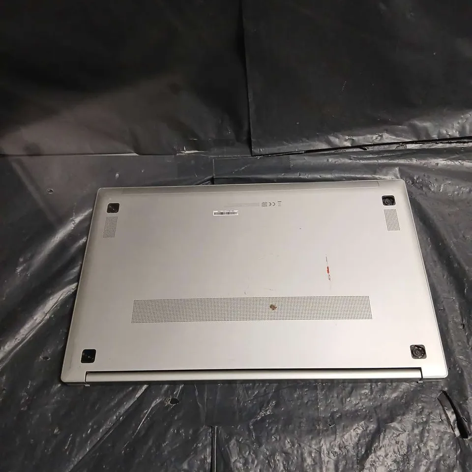 SAMSUNG GALAXY BOOX NP755XDA 15.6" LAPTOP – SILVER