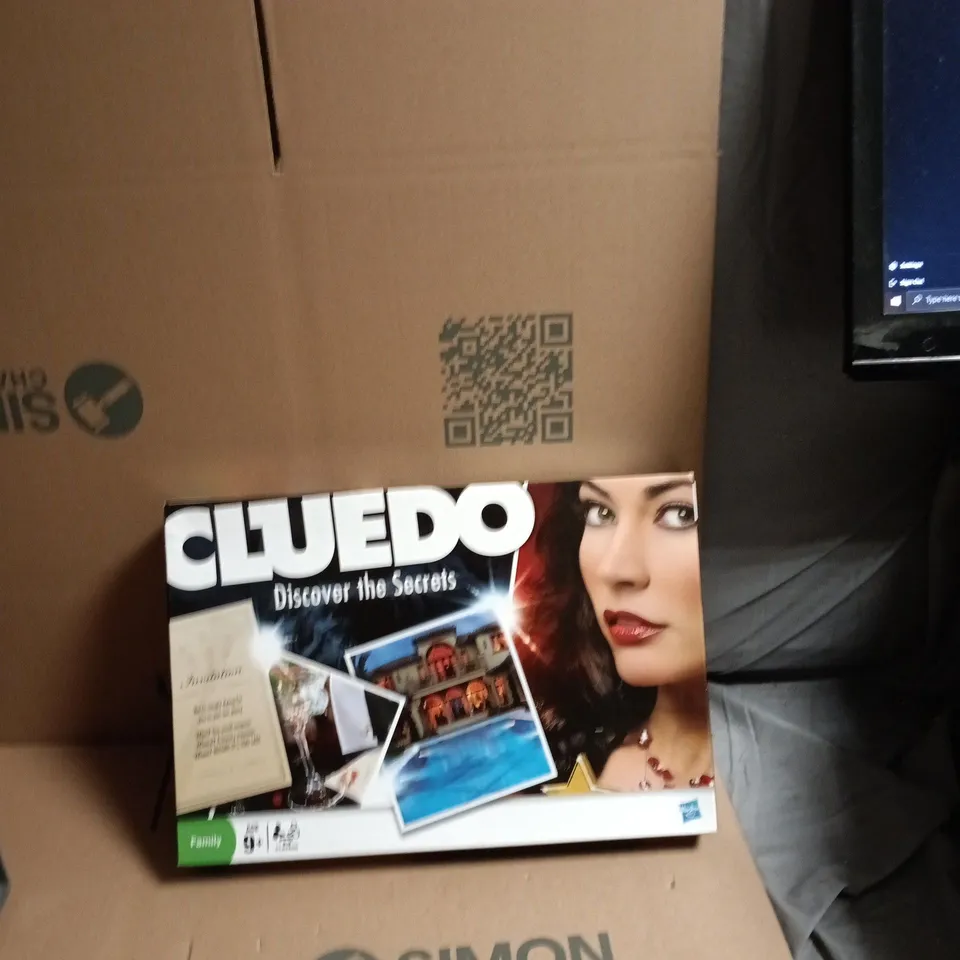 CLUEDO: DISCOVER THE SECRETS BOARD GAME