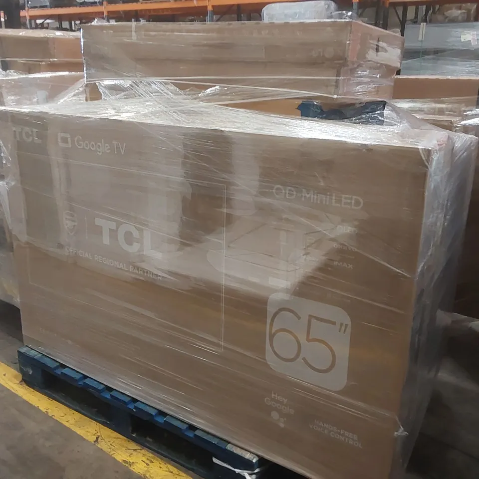 PALLET CONTAINING A LARGE QUANTITY OF ASSORTED DAMAGED TVs