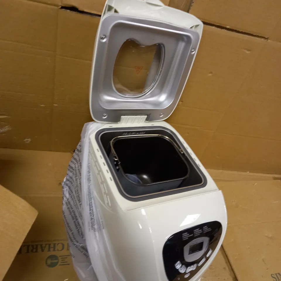 MORPHY RICHARDS MULTI-USE FASTBAKE BREADMAKER